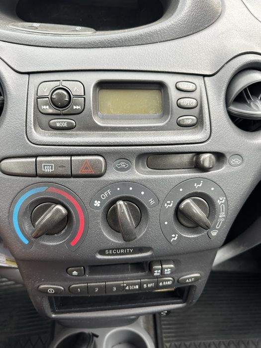 Toyota yaris 1.0 Benzyna