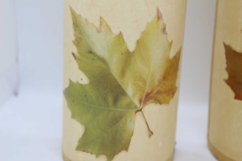 Par de Antigos Abajures em Meia Lua Desenho Folhas Secas