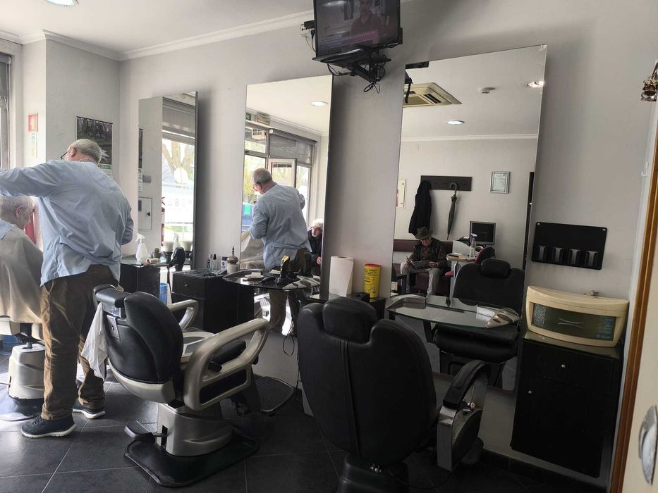 Barbearia com mais de 50 anos de história, clientela fidelizada e pronta a faturar desde o primeiro dia
