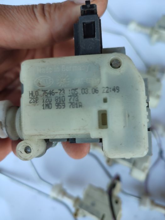 Активатор лючка бензобака Пассат б6 б7 Октавія А5 Гольф 6 5 замок бака