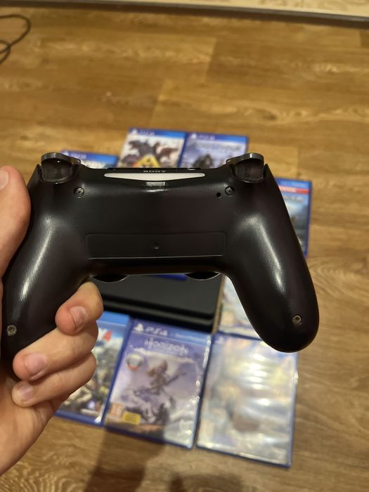 Playstation 4 slim разом з іграми