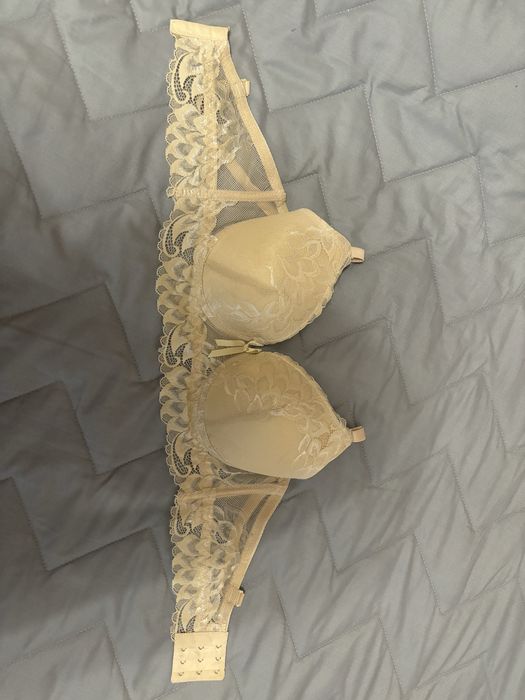 Бюстгальтери