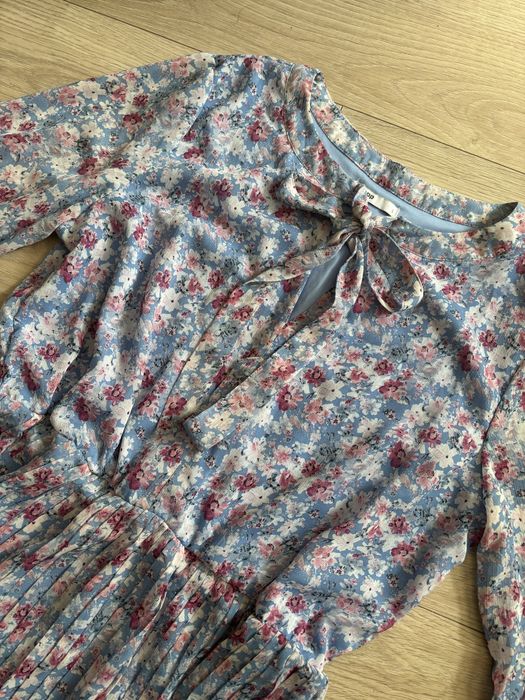 Sukienka w kwiatki Cropp L