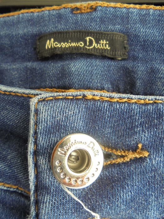 calça de mulher em ganga da marca Massimo Dutti