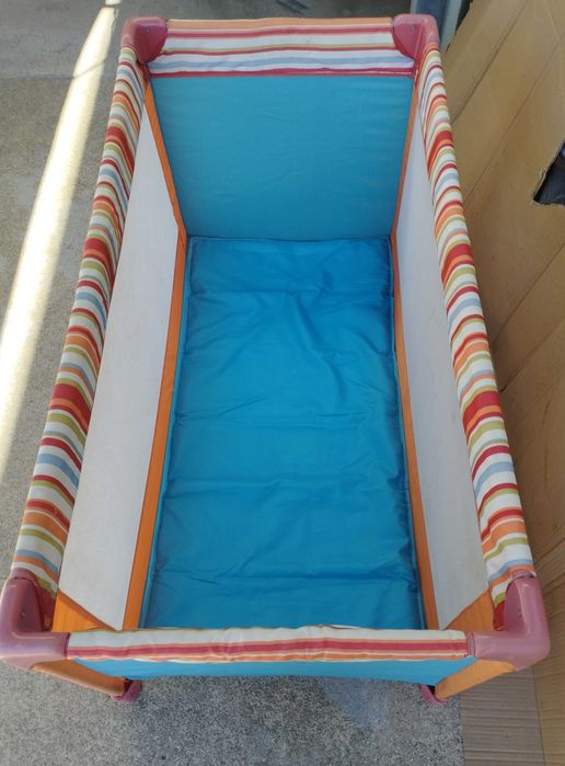 Cama de viagem (ou berço portátil) para bebé