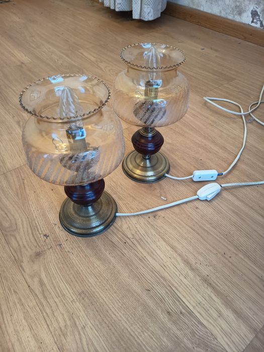 Candeeiro de tecto e mesa