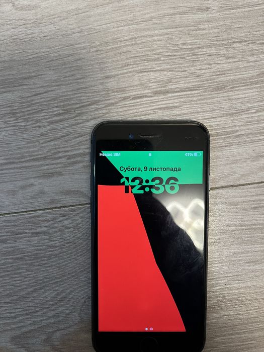 Айфон 8.                    .