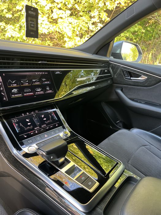 Продам Audi Q8  2018