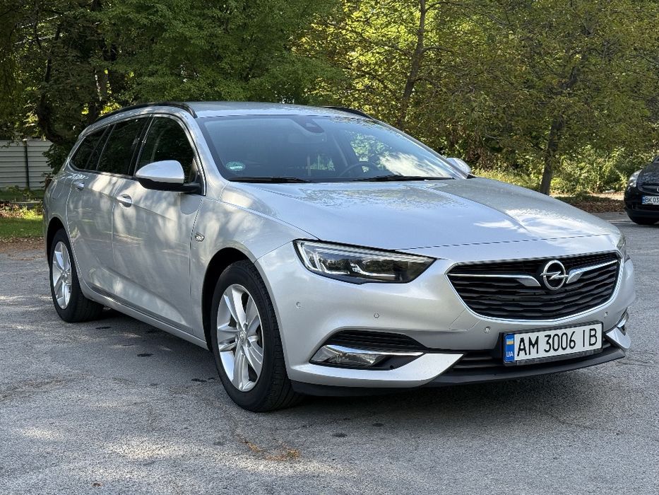Продам свіжопригнане  авто Opel Insignia 2017р.в.2.0 диз. 170к.с.