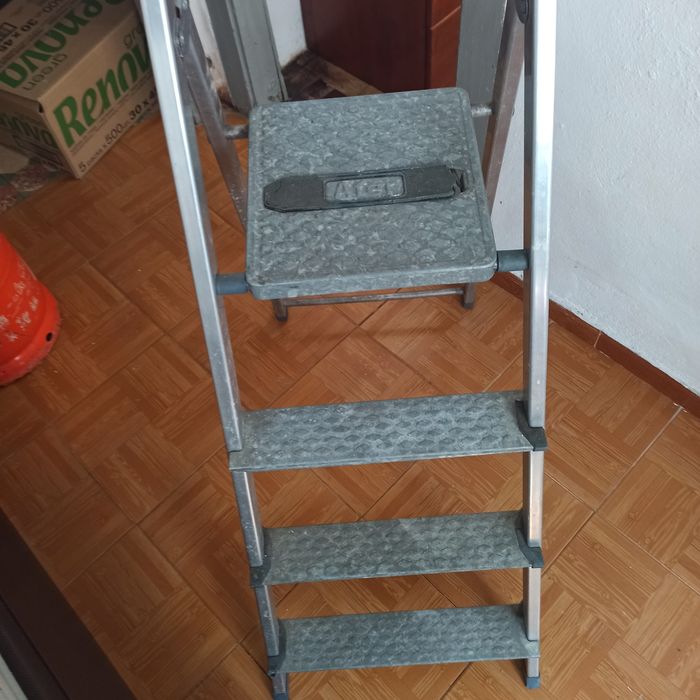 Escadote com 3 degraus