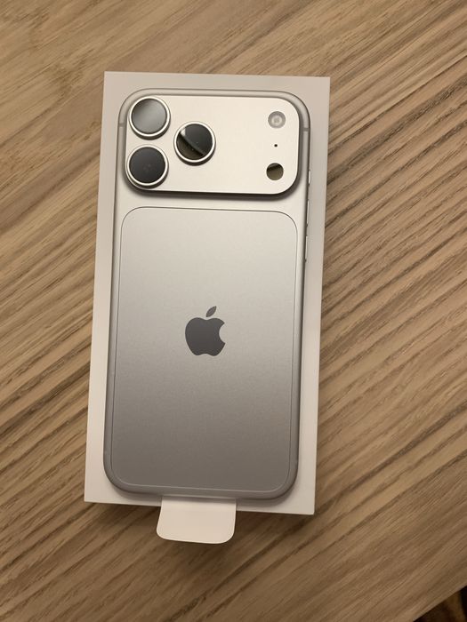 iPhone 18 Pro Max - Silver
