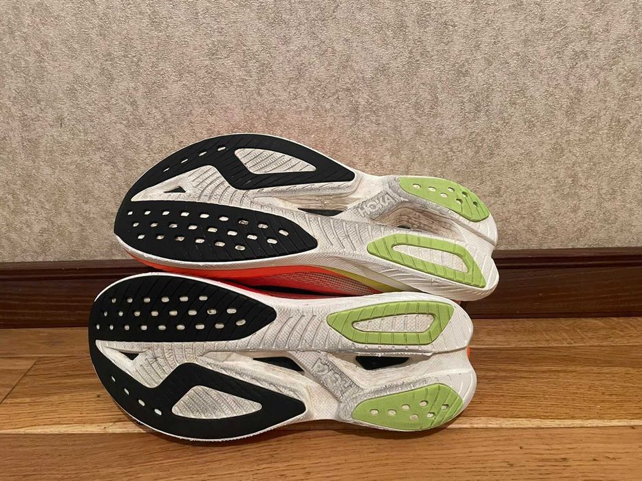 Hoka mach x 3 — преміальні бігові кросівки