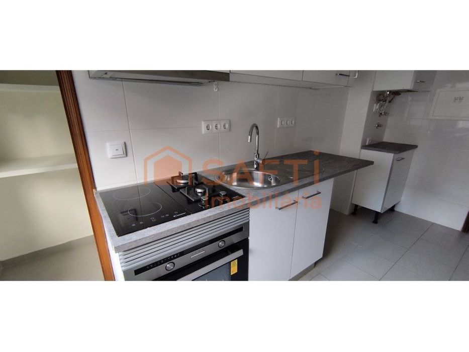 Apartamento T2 na Encosta do Sol — Encosta do Sol, Lisboa