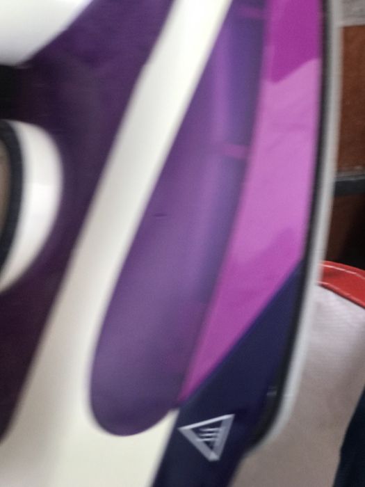 Dois ferros de emgomar a vapor