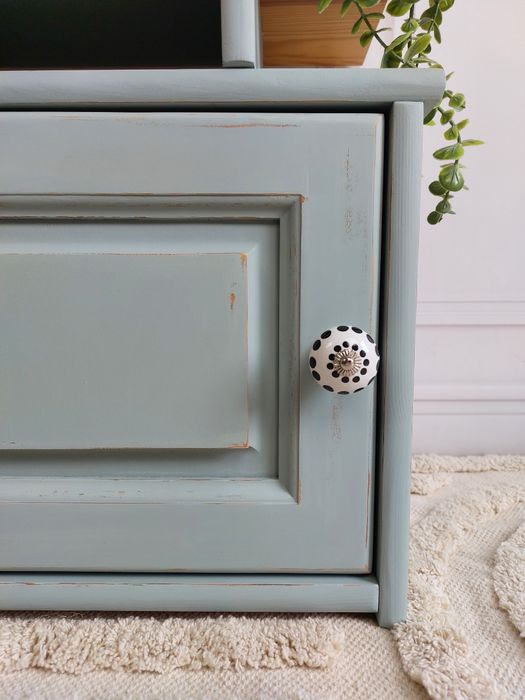 Drewniana niebieska błękitna szafka nocna