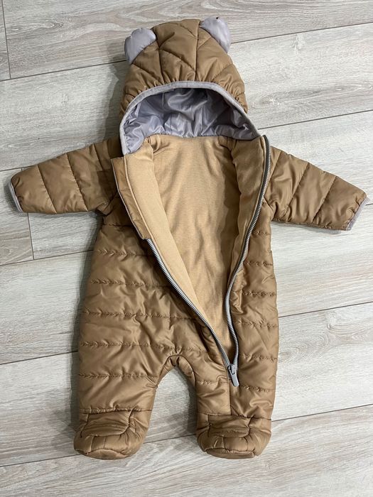 Демісезонний комбінезон для немовля .