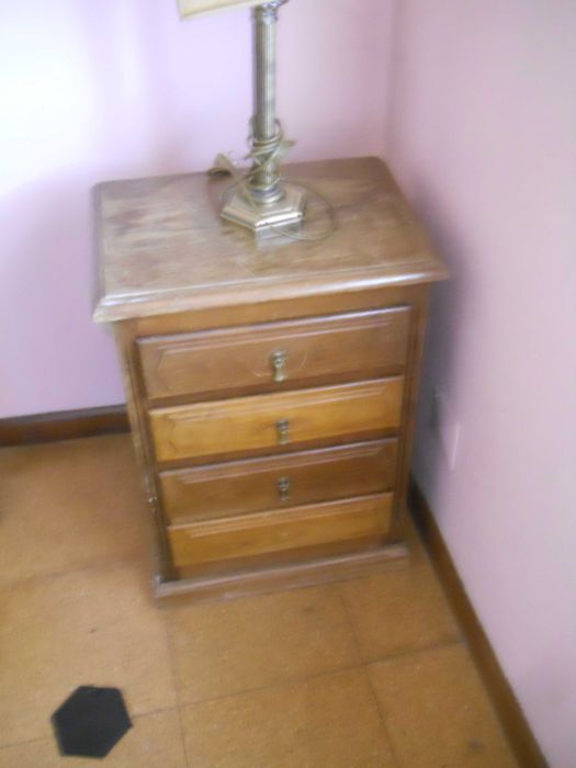 camas casal + mesas cabeceira