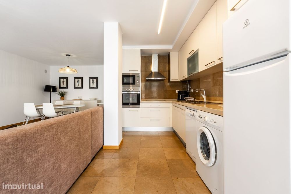Apartamento T2, MOBILADO, com lugar de estacionamento, na Nazaré.