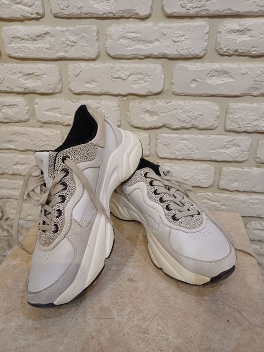 Кросівки жіночі фірми "Hub"