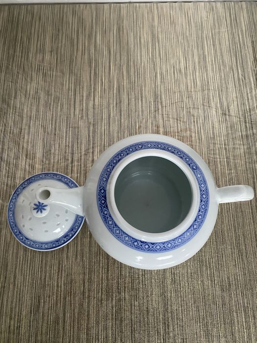 Bule de porcelana azul e branca