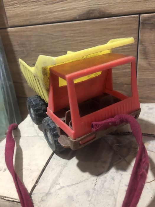 Продам іграшку машинку ссср