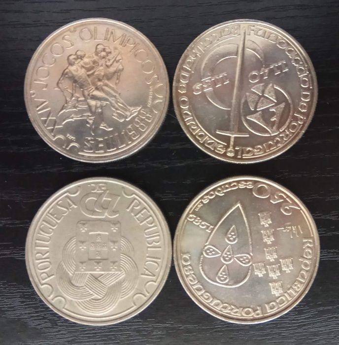 Moedas de 50 de 100 e 200 escudos entre outras