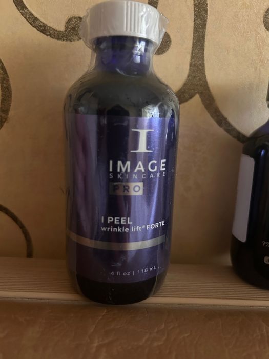 Професійні пілінги для обличчя image, circadia