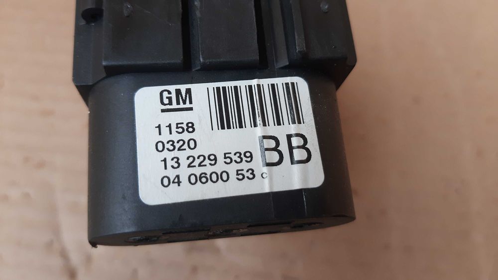 włącznik przełącznik świateł opel Vectra C Signum