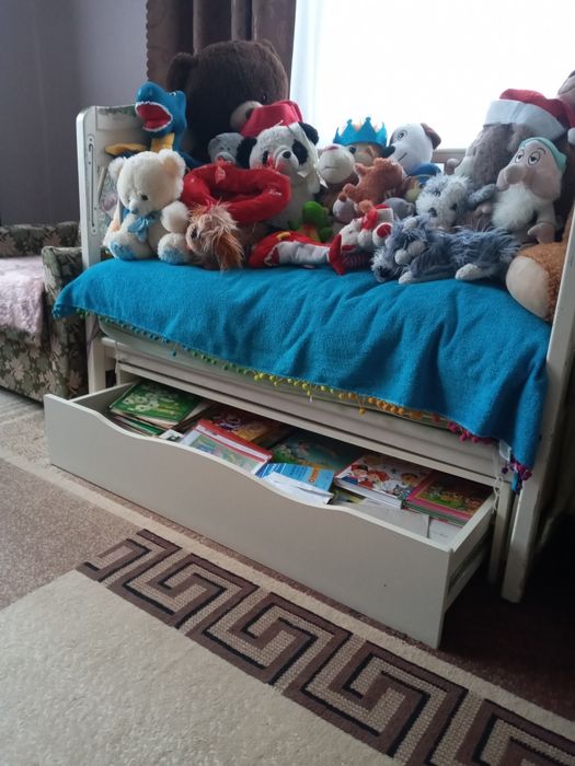 Дитяче ліжко на шарнірах