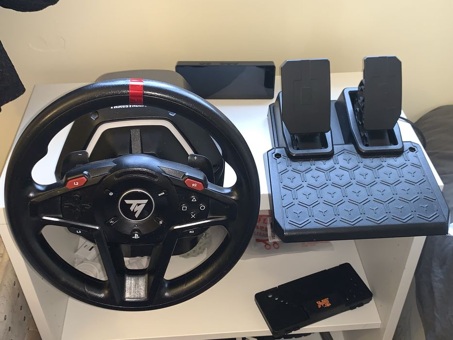 Volante + Pedais THRUSTMASTER T128 (PS5/PS4/PC - Preto) novo usado 1 estou a vender porque não tenho mais Pc