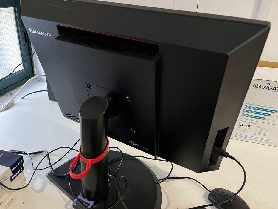 PC desktop AIO Lenovo ecrã 24” integrado