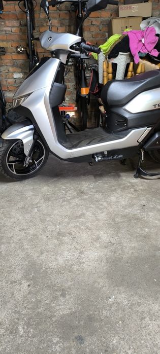 Електроскутер Yadea T9
