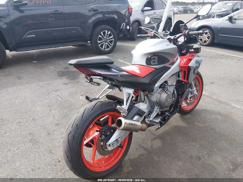 2022 Aprilia Tuono 660