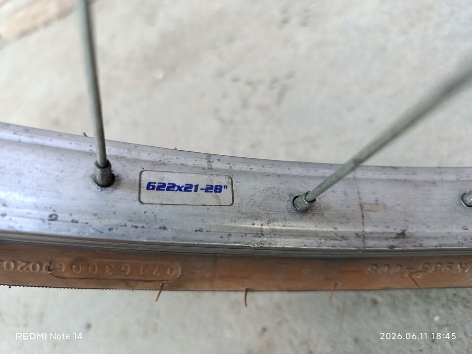 Продам велосипедне переднє колесо, алюмінієвий диск 28"з динамо втулкою