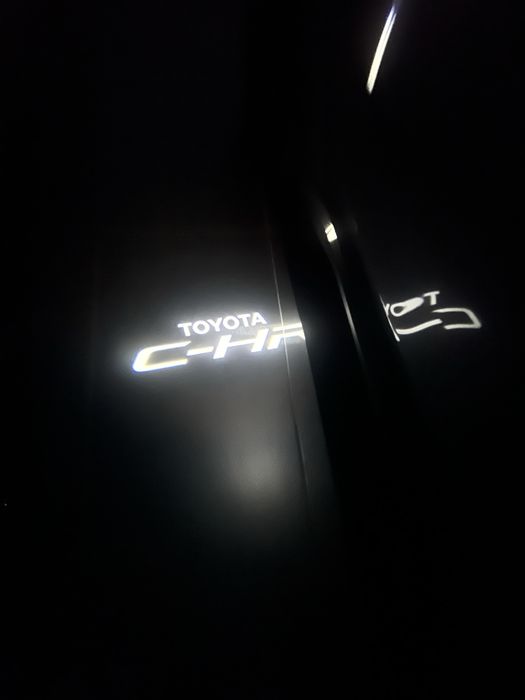 Toyota C-HR 1.8 HSD Hybrid pack exclusive + luxury