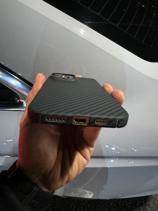 Ультратонкий карбоновый чехол iPhone 16 Pro Max