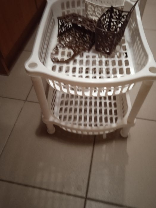 Продам пластикові двоярусні полки бу