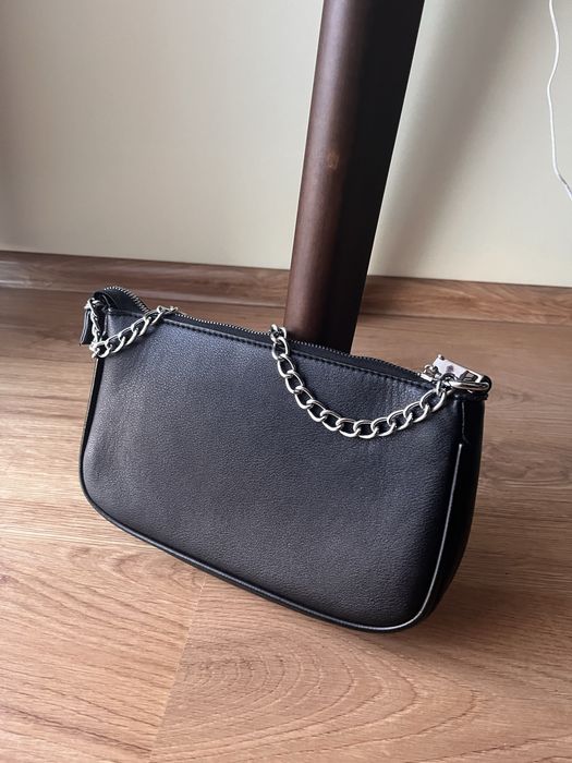 Чорна сумка маленька на ремінці