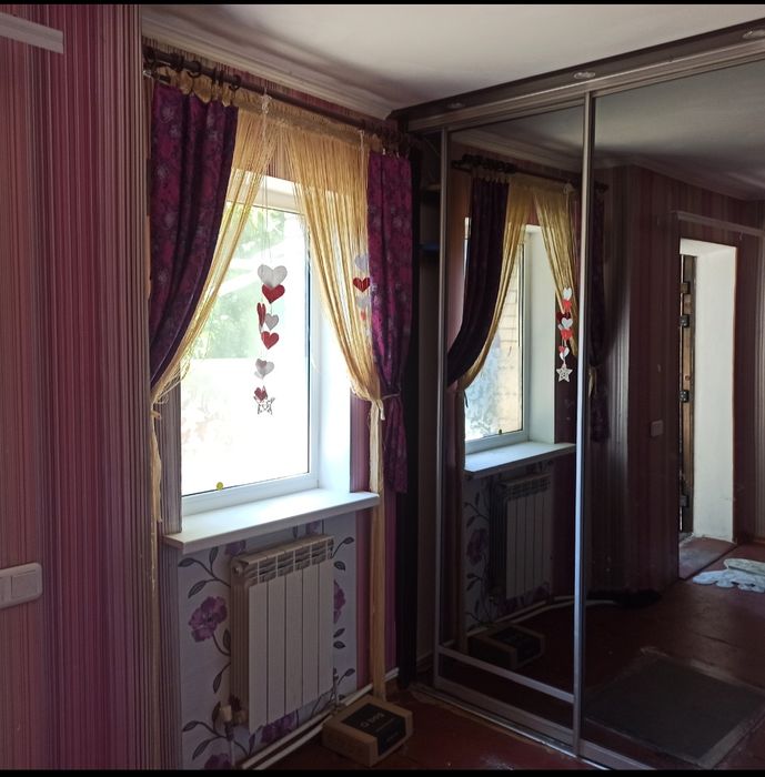 Здам в центрі Жмеринки велику 2 кімнатну квартиру 82м/ +закритий двір