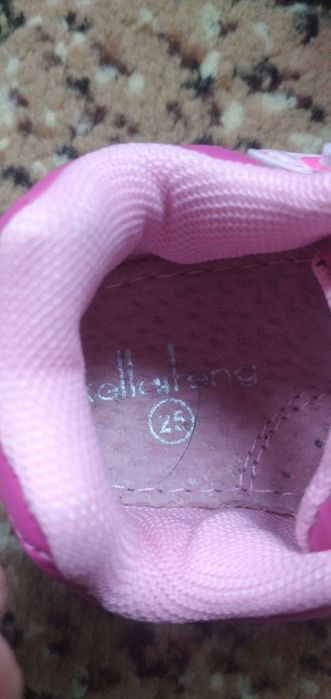 Детские кроссовки на девочку