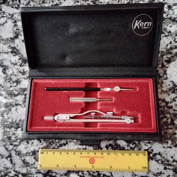 Compassos  vintage suíços Kern