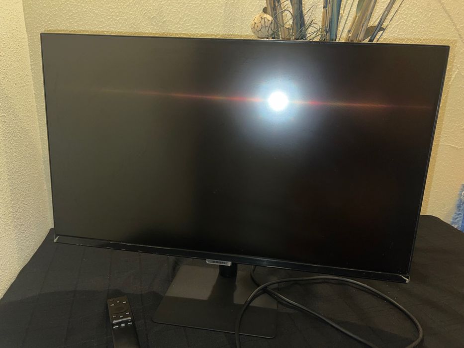 Samsung M5 Smart TV / Monitor, 27-inch Full HD – Like New64563993393666122