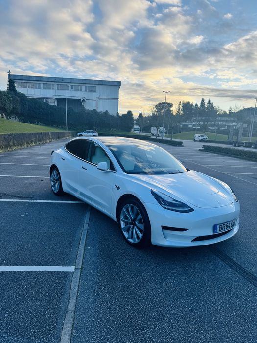 Tesla model 3  sr plus