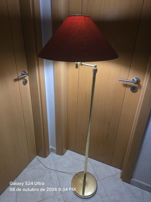 Candeeiro de pé alto