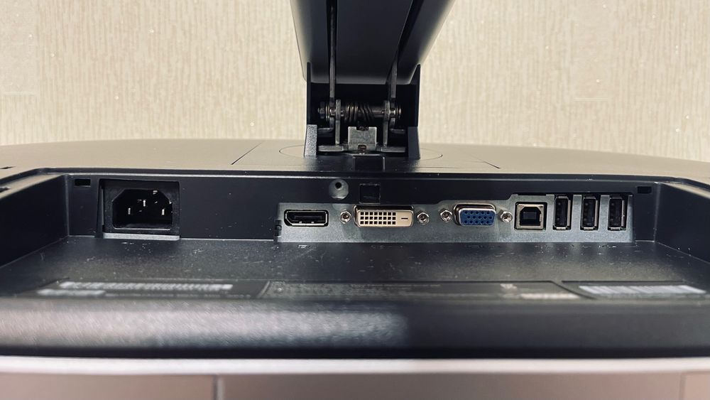 Продається монітор Dell P2714HC 27"