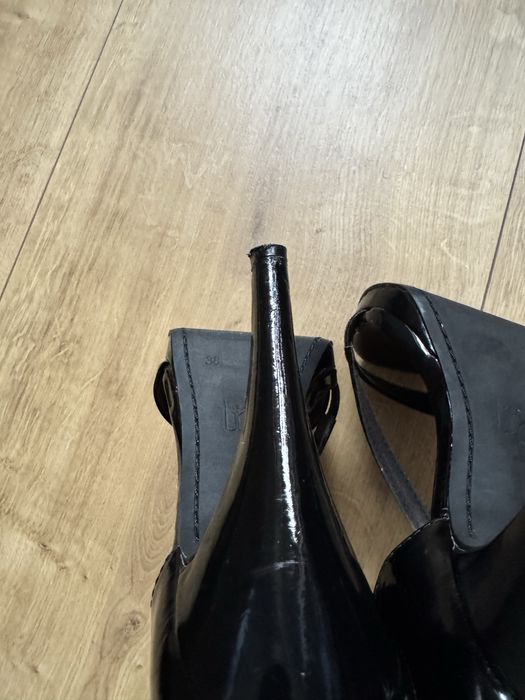 Sandały lakierowane damskie ZARA roz. 38