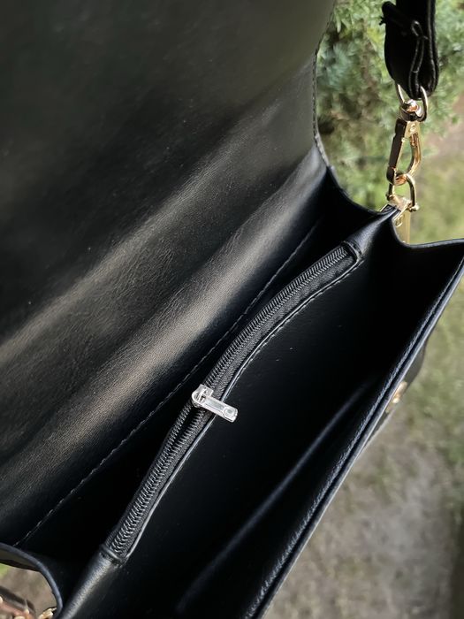 Жіноча сумочка Charles & Keith