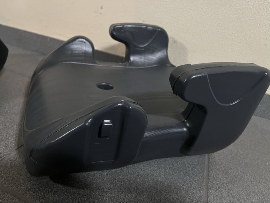 Banquinho elevatorio para automovel.