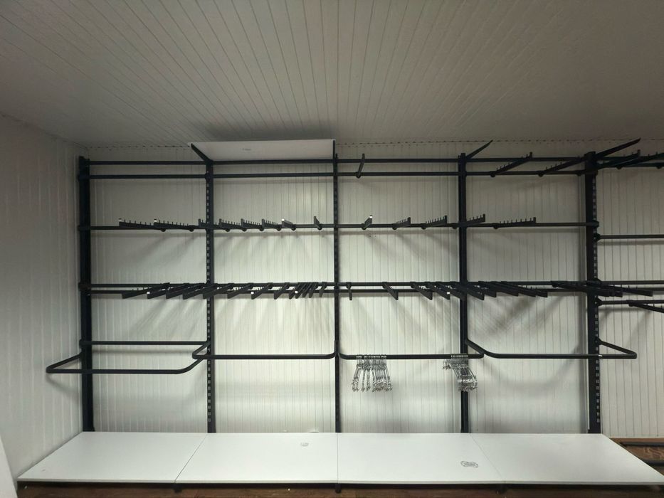 В наявності стелаж для вашого магазину , у використіні було 3 місяці