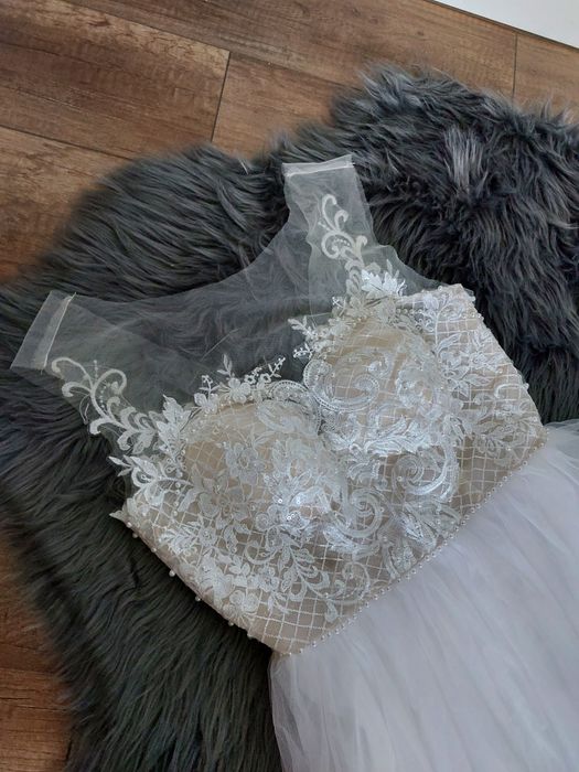 Suknia ślubna z pięknym gorsetem